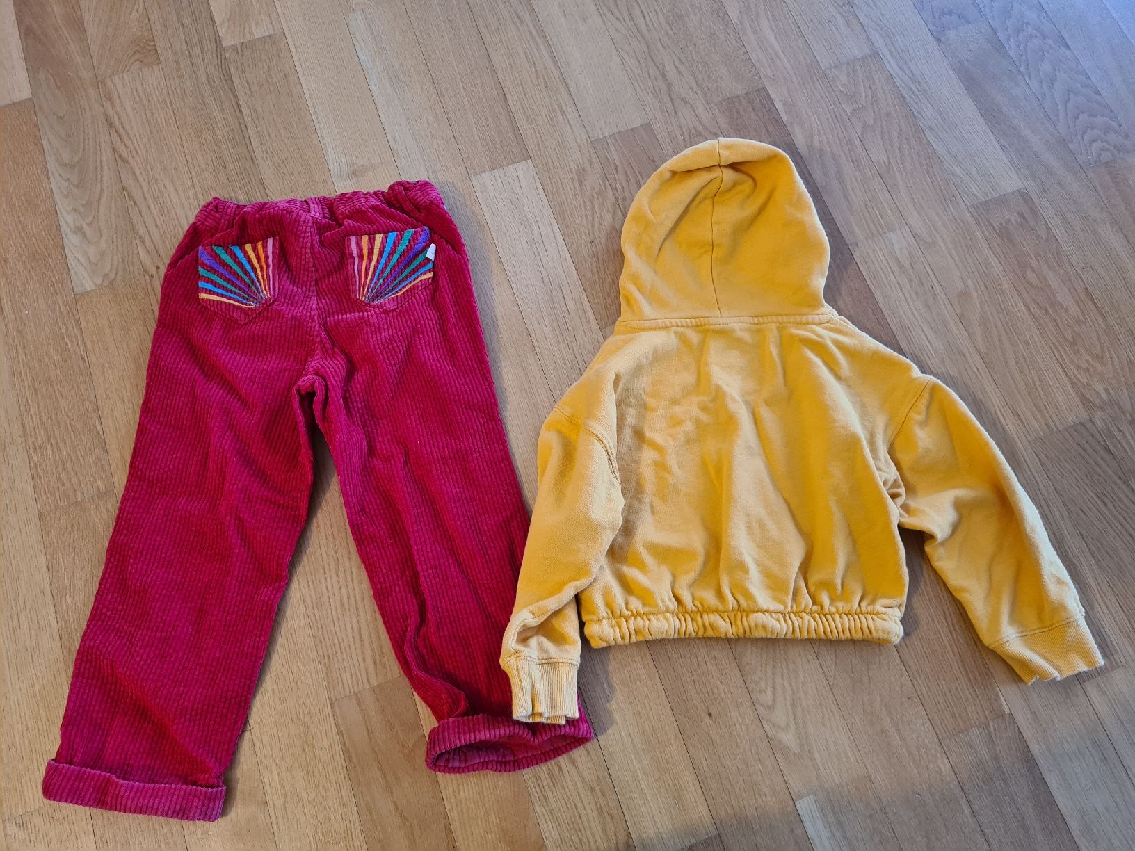 Lotti & Set di vestiti: Kleiderpaket Gr 110 – Usato da Zumikon venduto da daryona 2