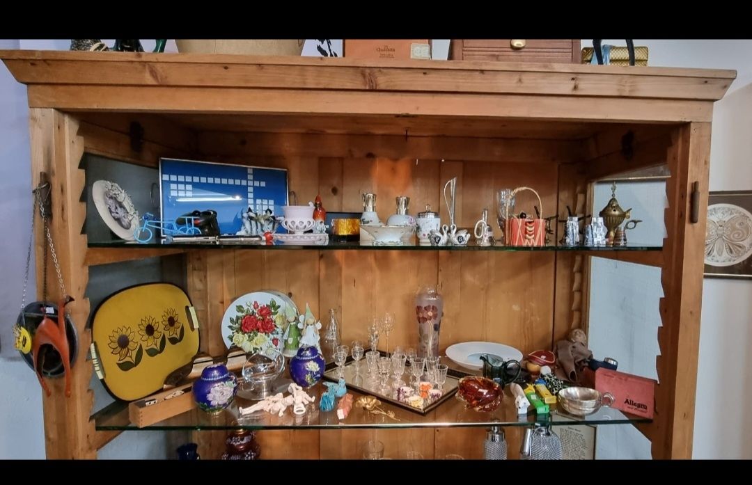 Vitrinen: Holzkasten als Vitrine umgestaltet – Gebraucht aus Berschis von treedosha01 1