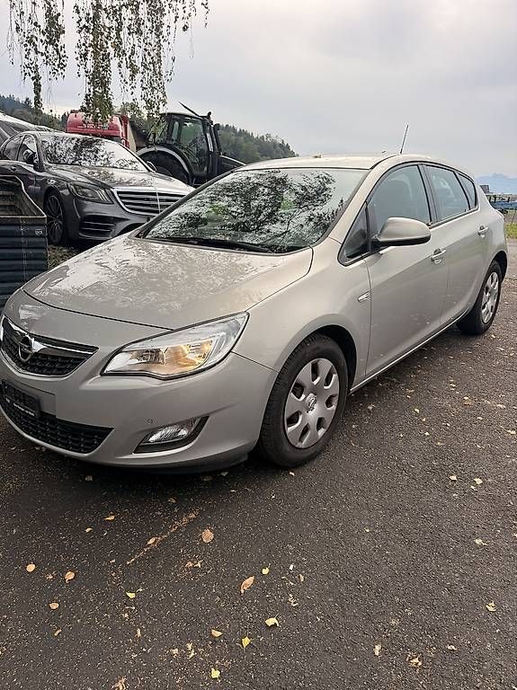 Autos: Opel Astra J  Ersatzteile  – Gebraucht aus Udligenswil von Sch2s