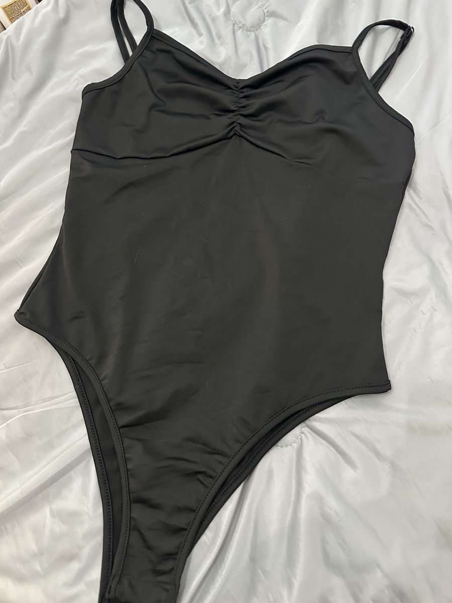 Shein Tops: Schwarzer Body mit Spaghettiträgern  – Neuf (Voir description) à Rhäzüns par romina._gr 1