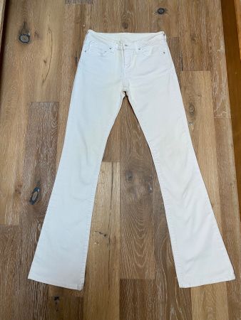 Great Zara white bootcut jeans. EUR34