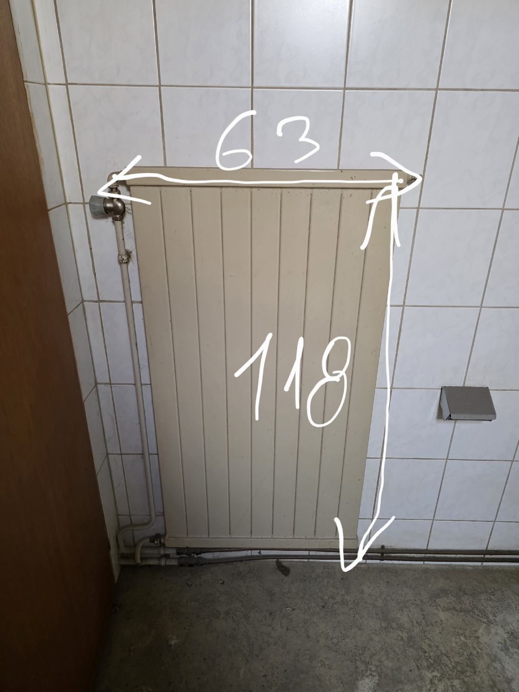 Radiateurs: Radiator beige 118x63cm used – D'occasion à Zweisimmen par jun_9mrz 1
