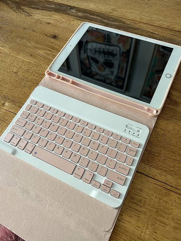 Tablettes PC: Ipad mit Tastatur und Hülle – D'occasion à Olten par Ksabokan