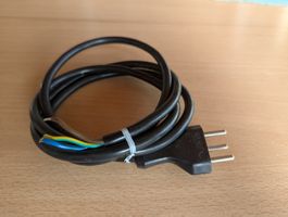 Schweizer Stromkabel 230V mit Stecker, guter Zustand