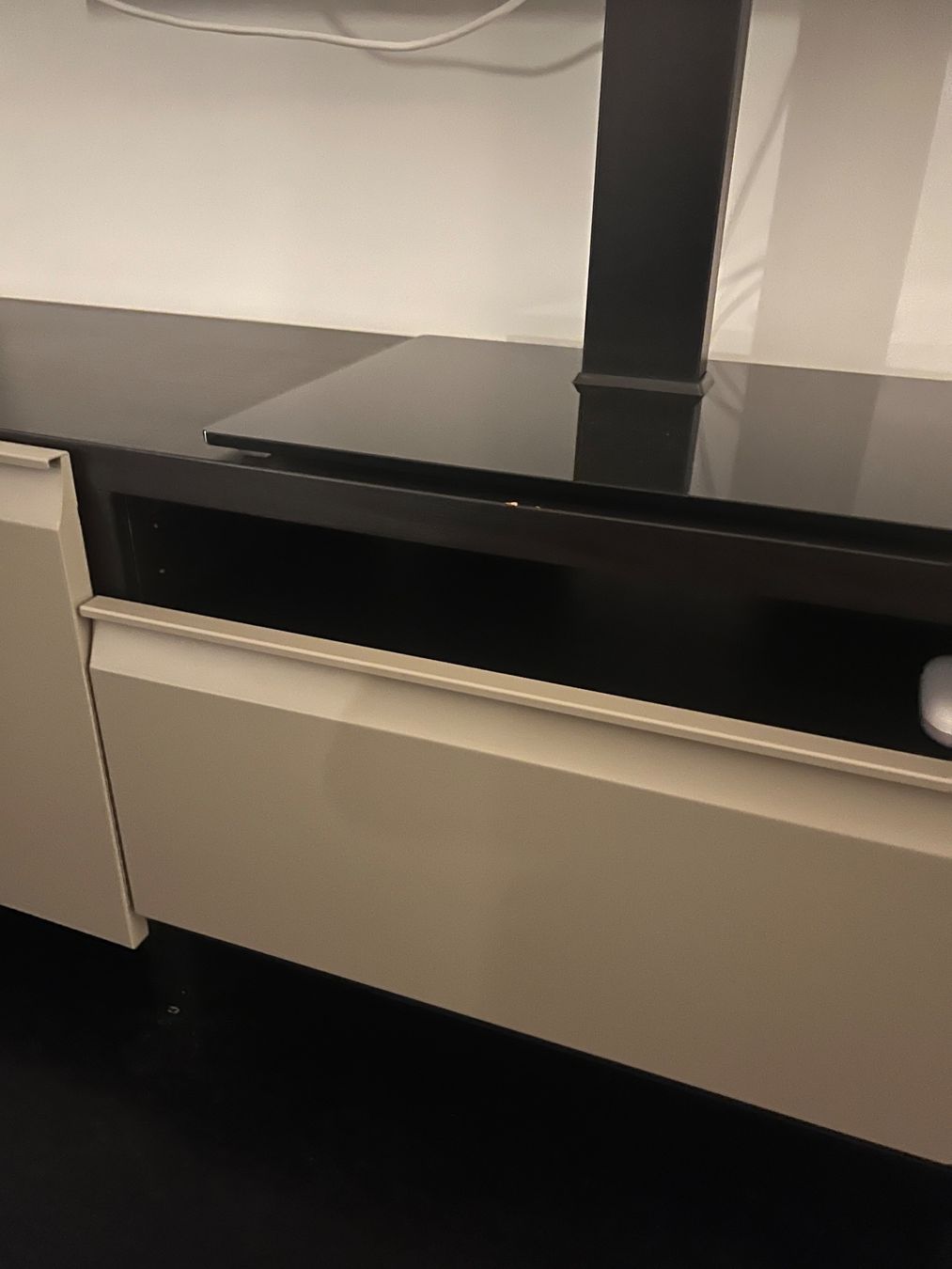 Ikea Mobili TV: Ikea Fernsehmöbel – Usato da Zürich venduto da Zoe.E 3