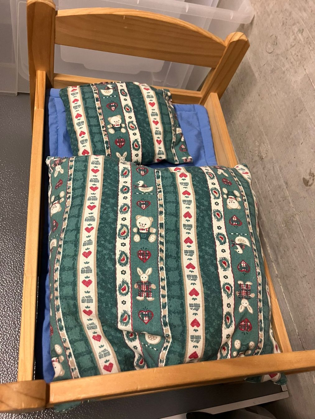 Giocattoli: Letto di legno per bambole – Usato da Melano venduto da H-Sara