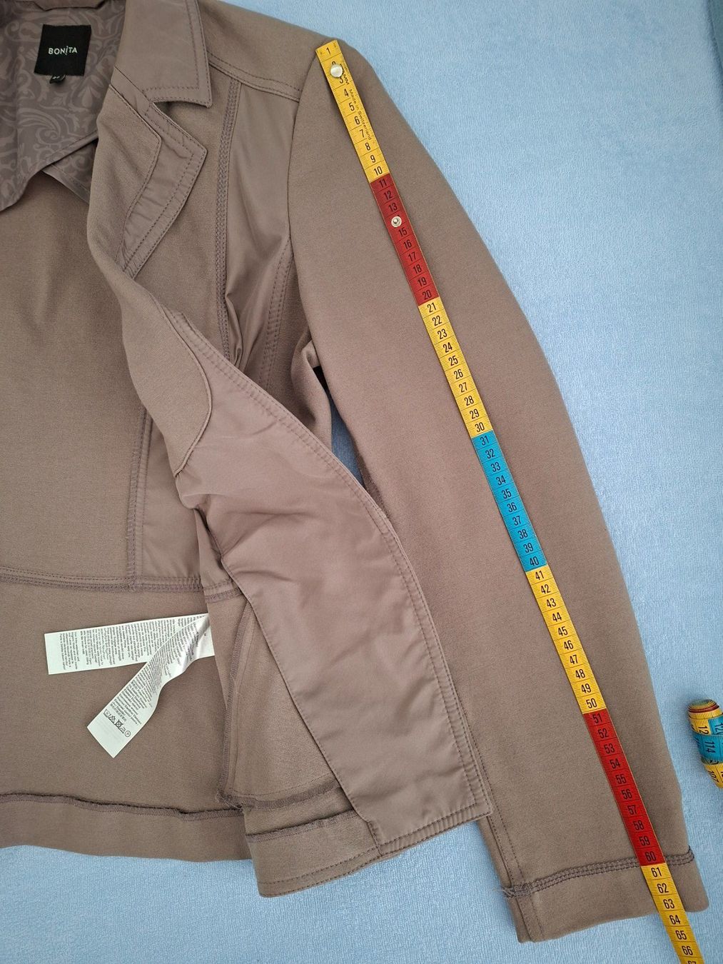 Bonita Vestes: Damenblazer beige Grösse 44 Viskose/Polyamid – D'occasion à Rafz par findelmundo68 3