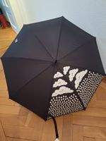 Wunderschöner neuer Regenschirm