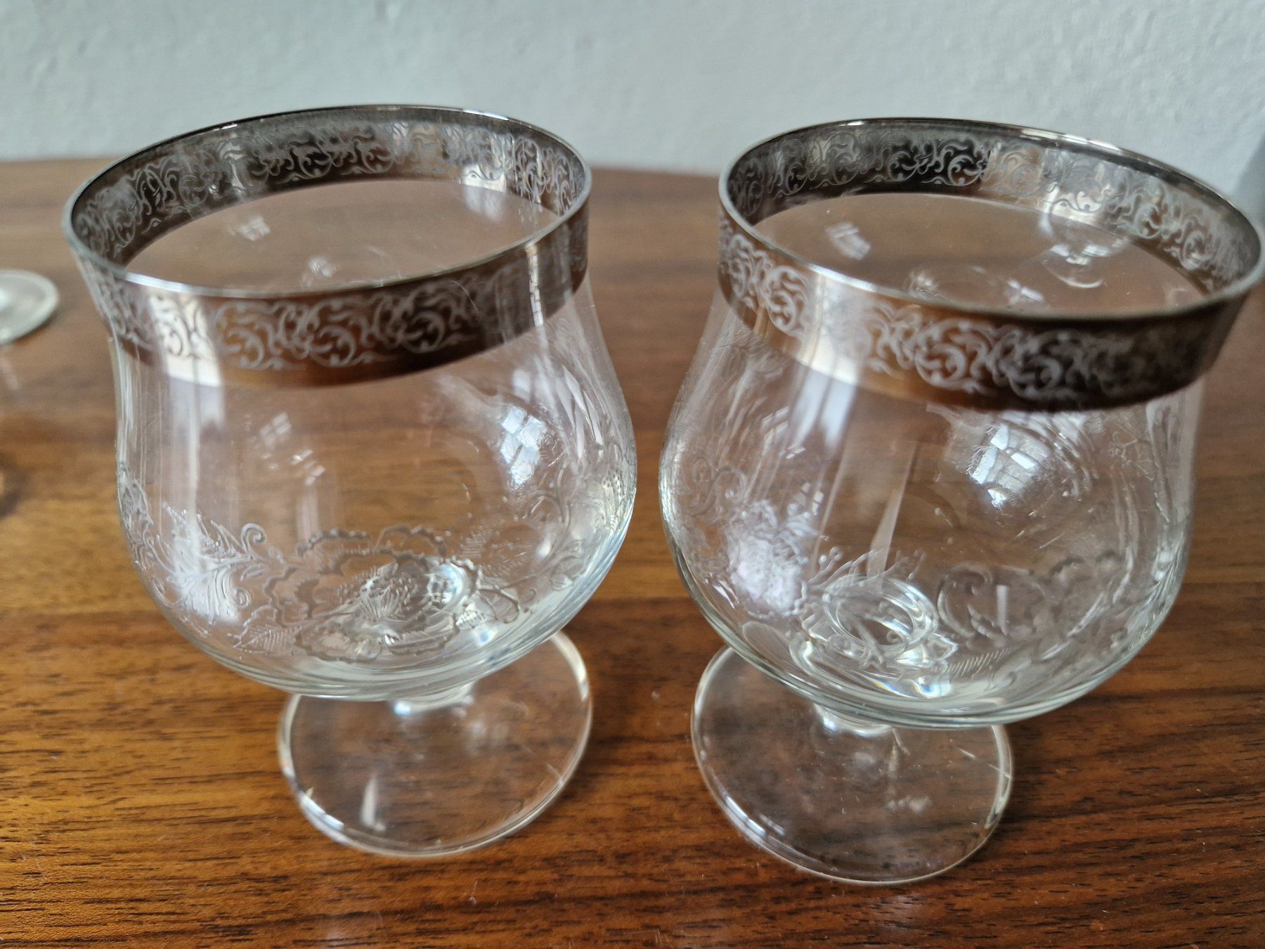 Bicchieri: 2 Cognacgläser  mit Platinrand  /Pantografie – Nuovo (secondo la descrizione) da Bern venduto da Antikbatik 8