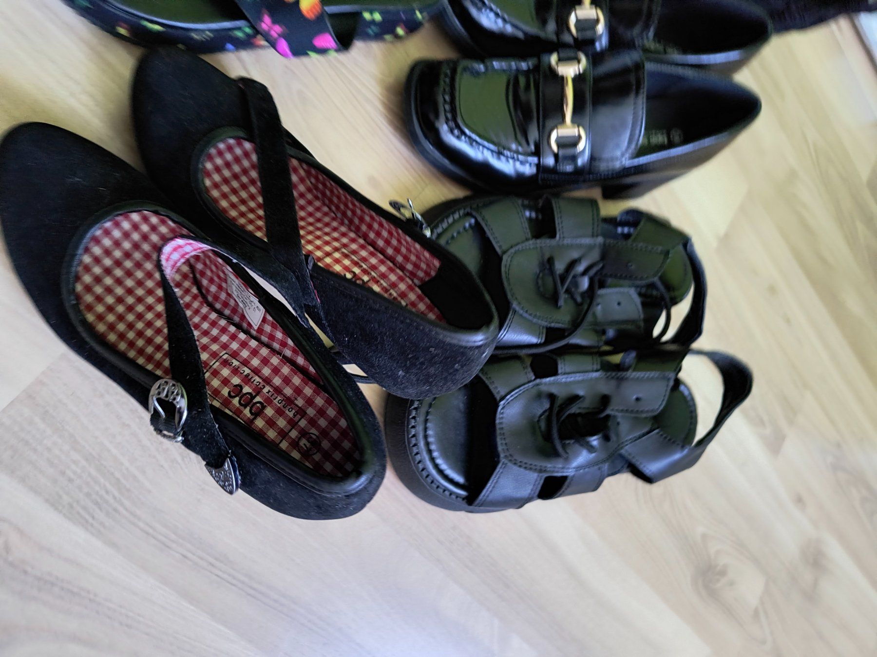 Scarpe da donna: Schuhpaket Gr. 38 – Usato da Uetendorf venduto da Gerson1 2