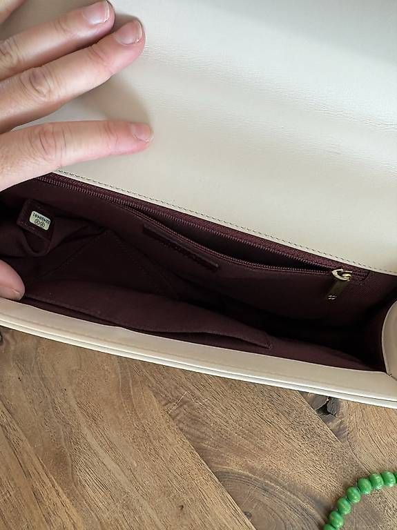 Taschen für Damen: Chanel Boy Medium Cevron Steppung – Gebraucht aus Unterägeri von mar_96hk 4