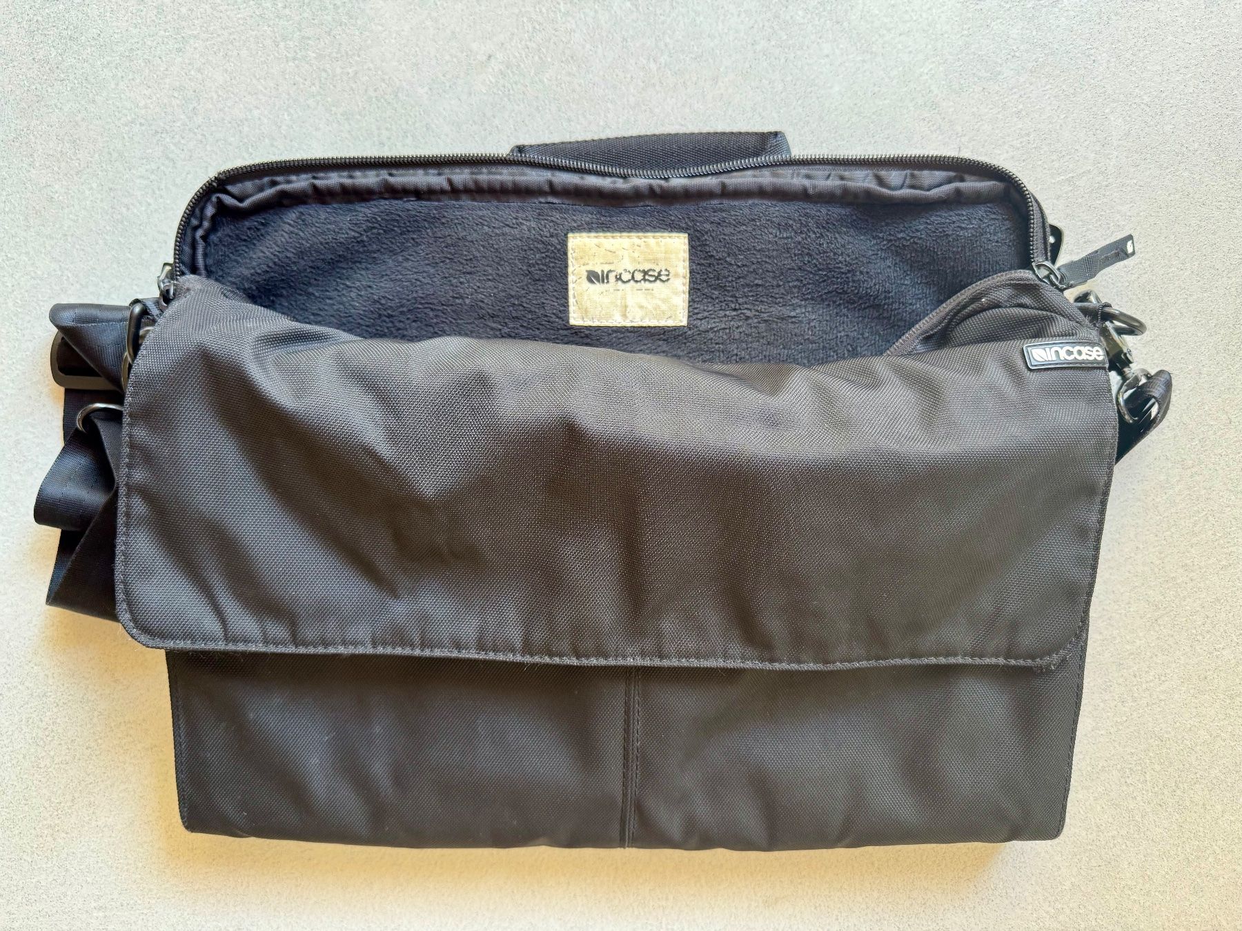 Incase Borse: INCASE City Brief, Pre-loved – Usato da Paradiso venduto da pietk_6900 2