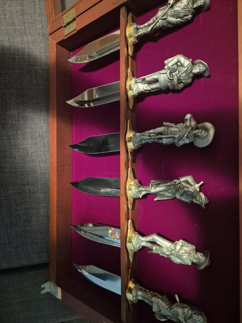 Coltelli: Messer-Sammlung im Holzkasten – Usato da Binningen venduto da rom_9ls7 2