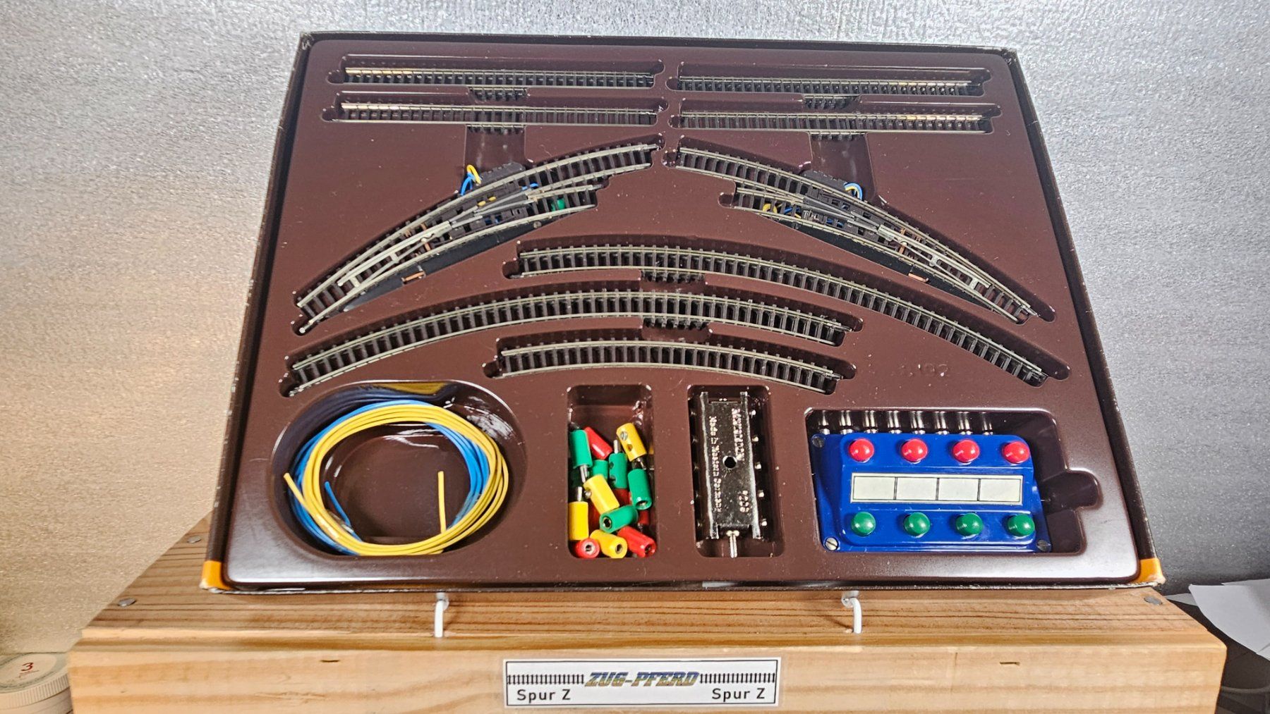 Märklin Modelleisenbahnen: 8192: Gleis-Erweiterungspackung T1 mit Bogenweichen, TOP! – Neu (gemäss Beschreibung) aus Therwil von ZUG-Pferd
