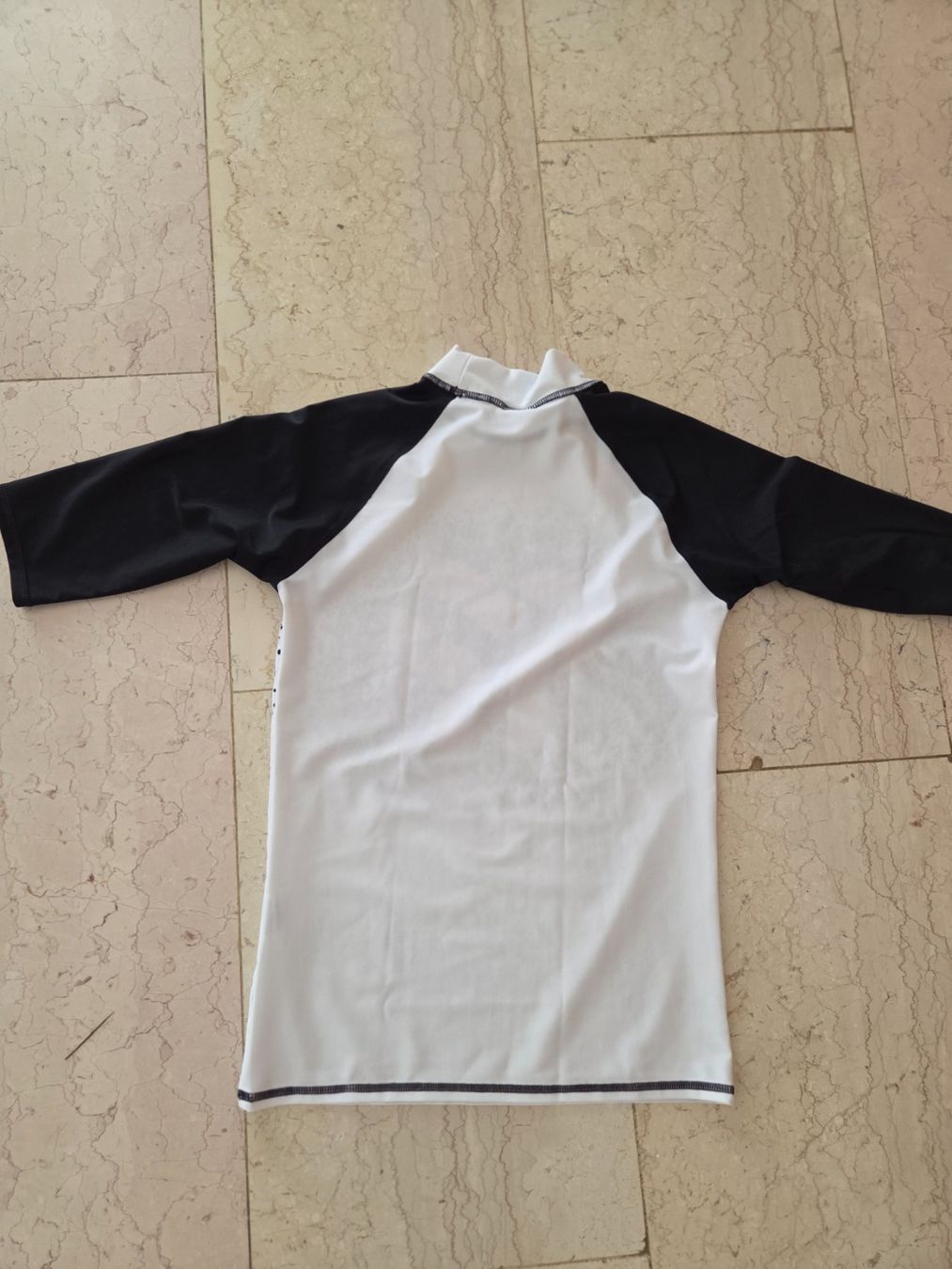 Arena T-shirt: Kurzarm-schwimm-shirt gr s – Usato da Diegten venduto da ruz_82rp 1