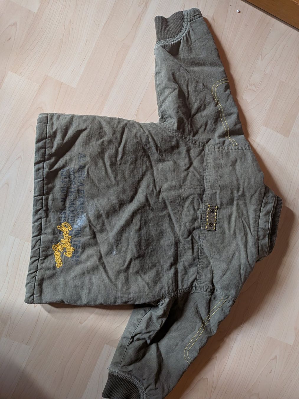 Jacken & Mäntel: Kinder Jacke Khaki Grösse 98 gebraucht – Gebraucht aus Einsiedeln von Nadin27 1