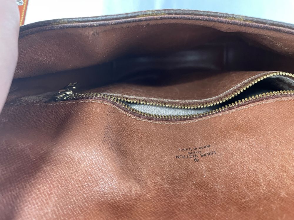 LOUIS VUITTON petit sac en cuir 7