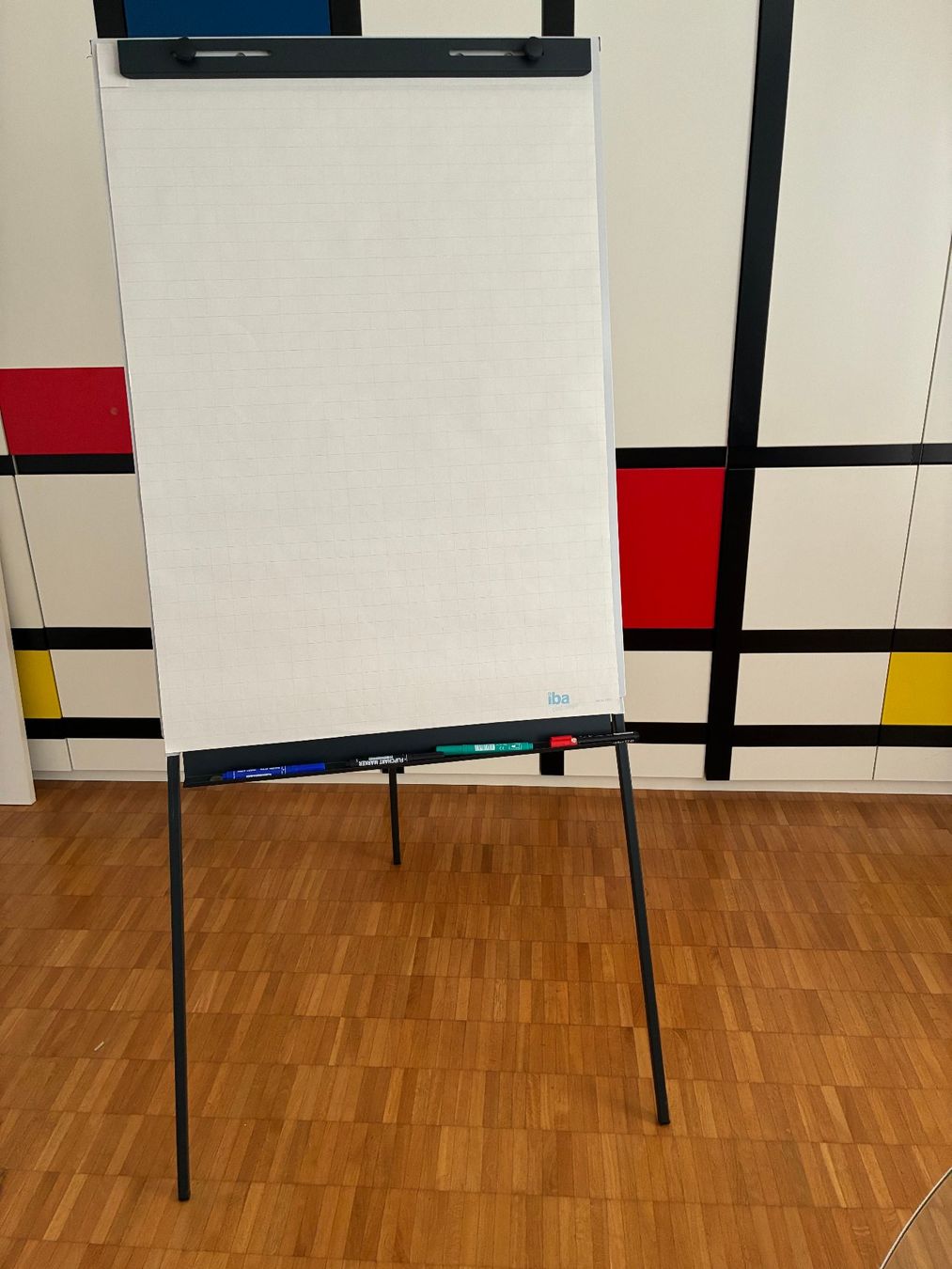 Sonstige Dekorationen & Accessoires: Flipchart Ständer mit Papierrollen – Neu (gemäss Beschreibung) aus Thalwil von figueres
