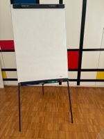 Flipchart Ständer mit Papierrollen