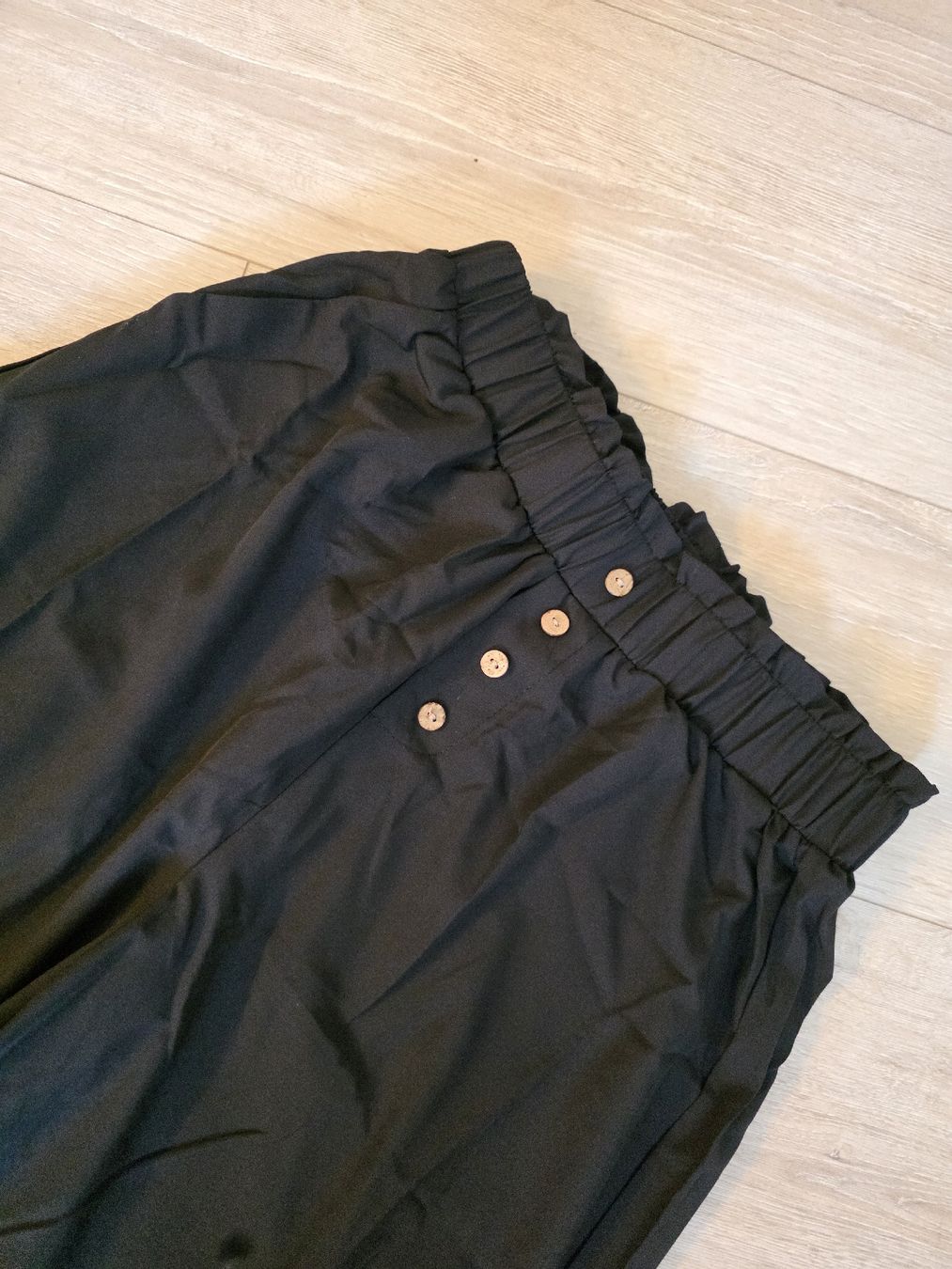 Pantaloni: Damenhose weit schwarz Grösse M neu – Nuovo (secondo la descrizione) da Wigoltingen venduto da Zuckerfee84 1