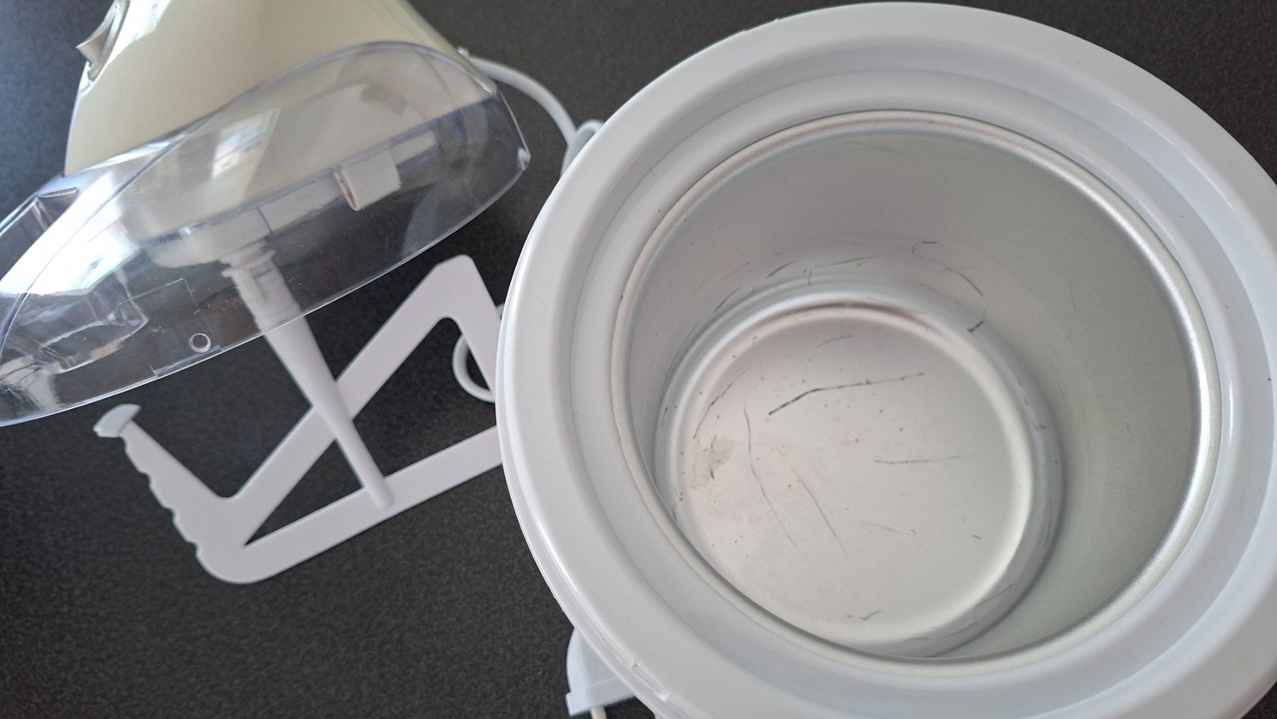 Elettrodomestici da cucina: MIA Eiscreme Maker IC 9963 mit div.Zubehör – Usato da Gattikon venduto da jeansgli 1