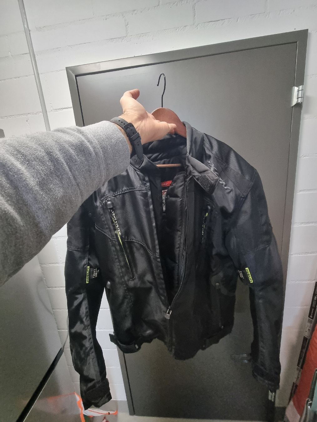 Ixon Jacken: IXON Motorradjacke XL eher eine L – Gebraucht aus Baden von Giuseppe5 4