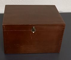 ÄLTERE *KNÖPFE-/NÄH - SCHACHTEL* HOLZ/19 X 25/H 15.5CM