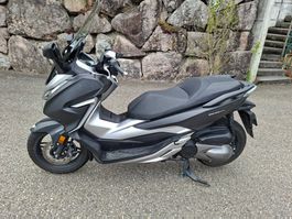Roller Honda NSSA 300 grau