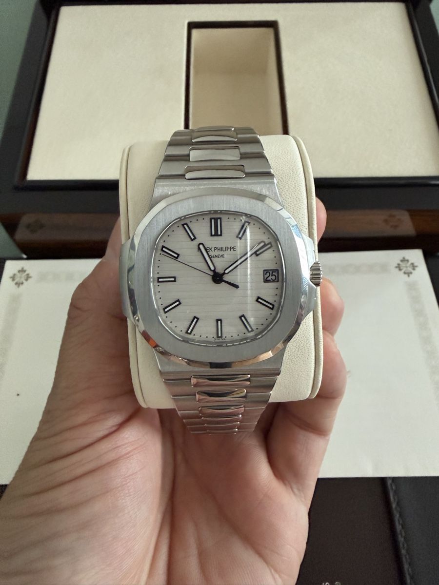 Patek Philippe Montres: Patek Philippe Nautilus 5711/1A-011 – D'occasion à Rorschach par kimtung