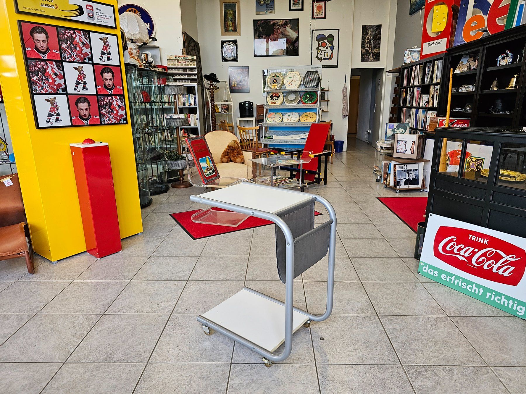 Carrelli di servizio: IKEA 1980 STRAJK Serving Trolley, Tomas Jelinek Side Table – Usato da Nottwil venduto da Wondewa-Shop 7
