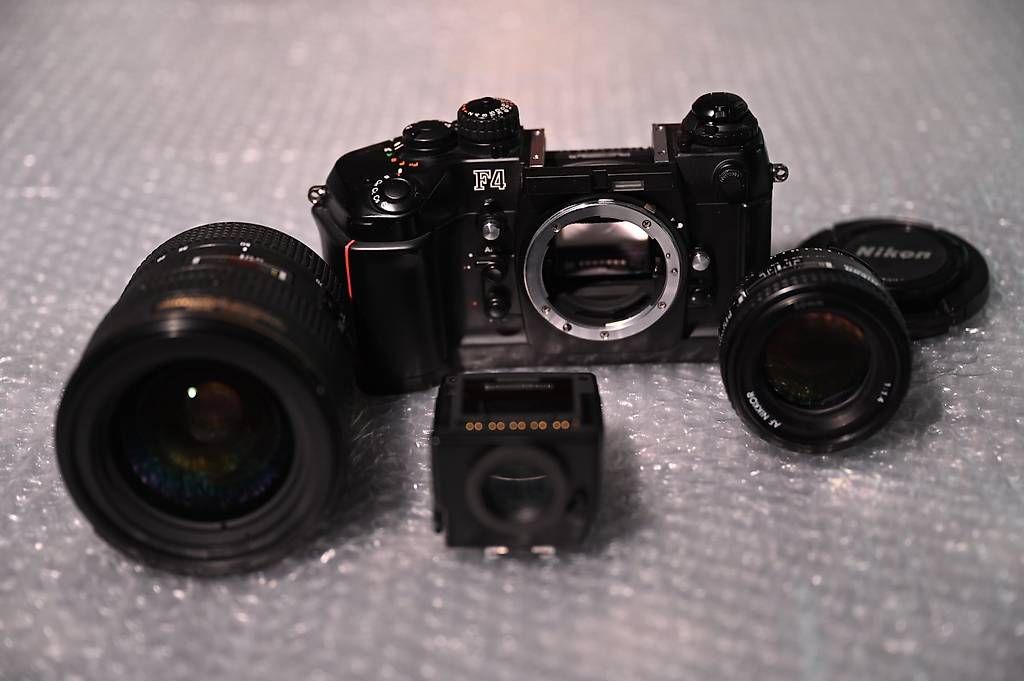Nikon Kamera: Nikon F4 -  Sammlerzustand  + 2  Top Nikon Af Objektive – Gebraucht aus Faulensee von ellechim-2