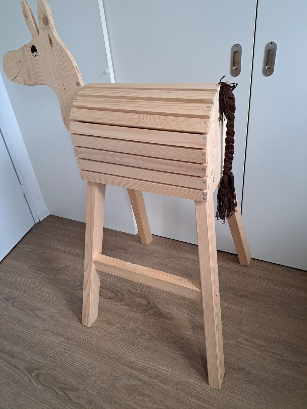 Jouets: Holzpferd – D'occasion à Rickenbach LU par UeliT1 1