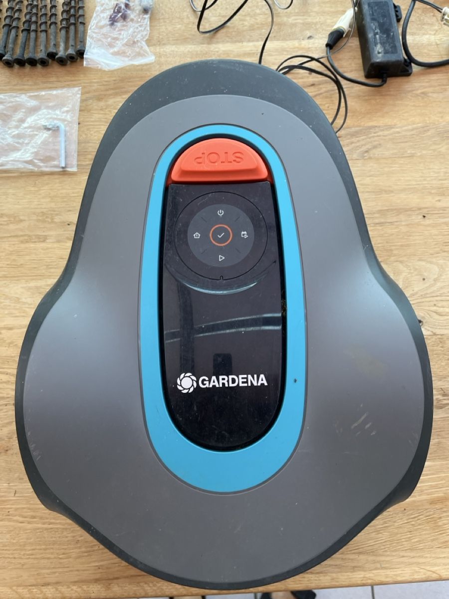 Gardena Tagliaerba: Gardena Mähroboter mit Ladestation – Usato da Stallikon venduto da PiMor 5