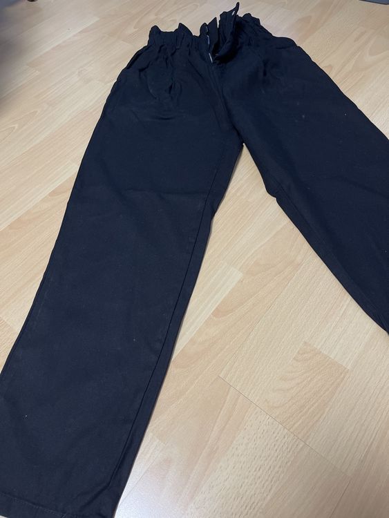 Bershka Jeans: Schwarze Paperbag-Hose Gr. 36 Bershka – D'occasion à Diepoldsau par Sonne14 2