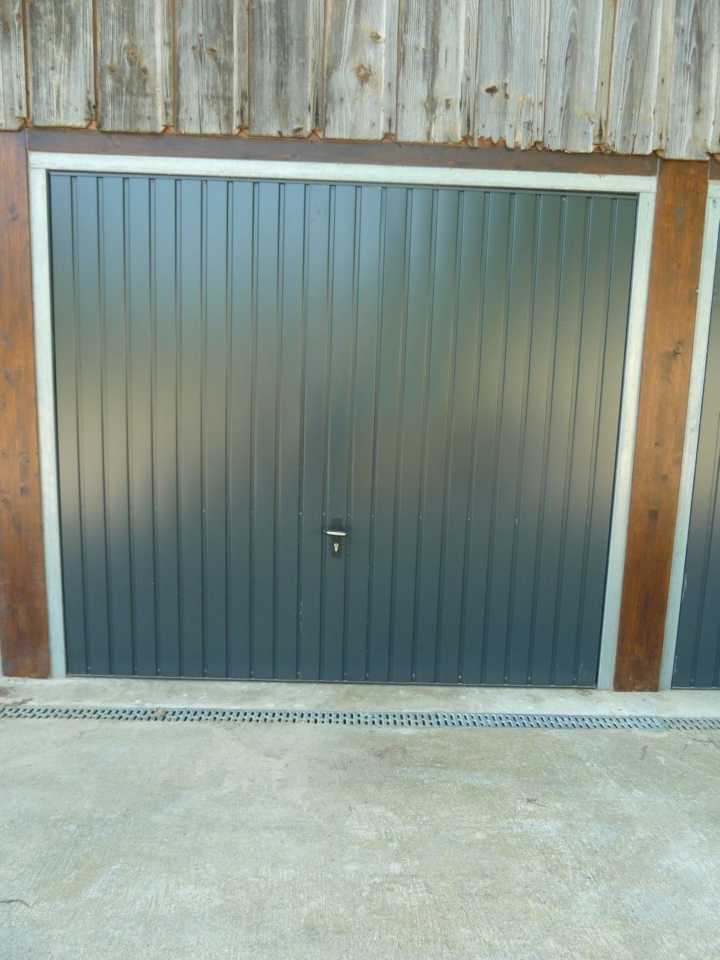 Porte: Une porte de garage – Usato da Russy venduto da Guenefle