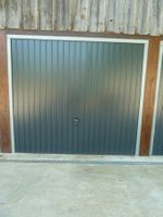 Une porte de garage