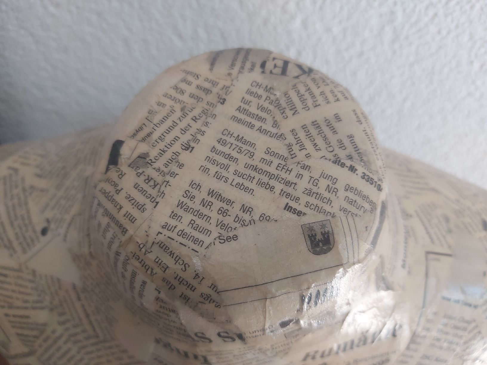 Sculture & Statue: Schmuckständer Torso mit Zeitungspapier beklebt – Usato da Ostermundigen venduto da son_vd9k 4