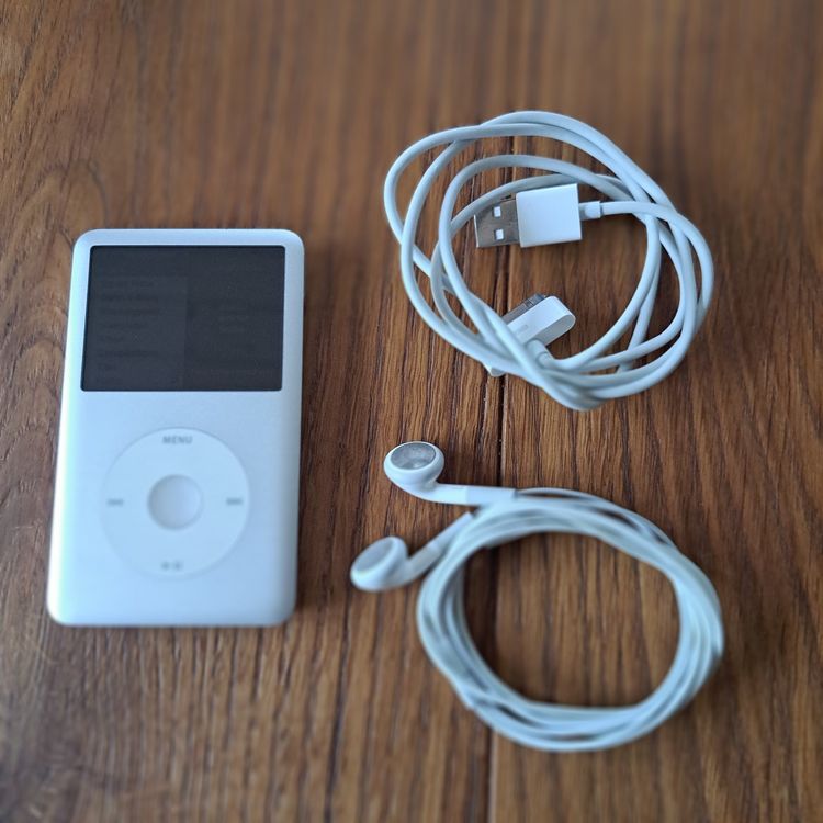 Apple iPod Classic, Top Zustand, Inkl. Zubehör! (Gebraucht) in Riedern ...