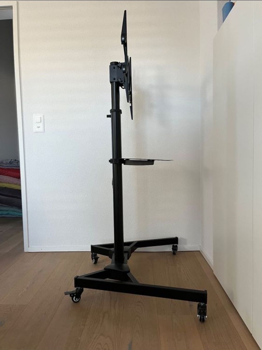 Wandhalterungen: Conecto LM-FS02B Professional TV-Ständer Standfuß – Gebraucht aus Schlieren von mesut3000 2