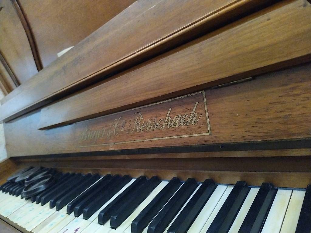 Strumenti musicali: Klavier Piano B. Biegler Rorschach – Usato da Zumholz venduto da retro68