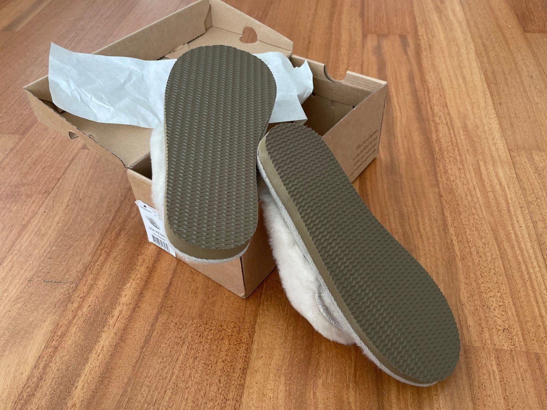 Scarpe per ragazze: Warme Hausschuhe GR 35 – Nuovo e nell'imballaggio originale da Langnau am Albis venduto da Judithsebi 1