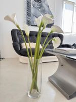 Grand Vase avec fleurs de lys artificielles