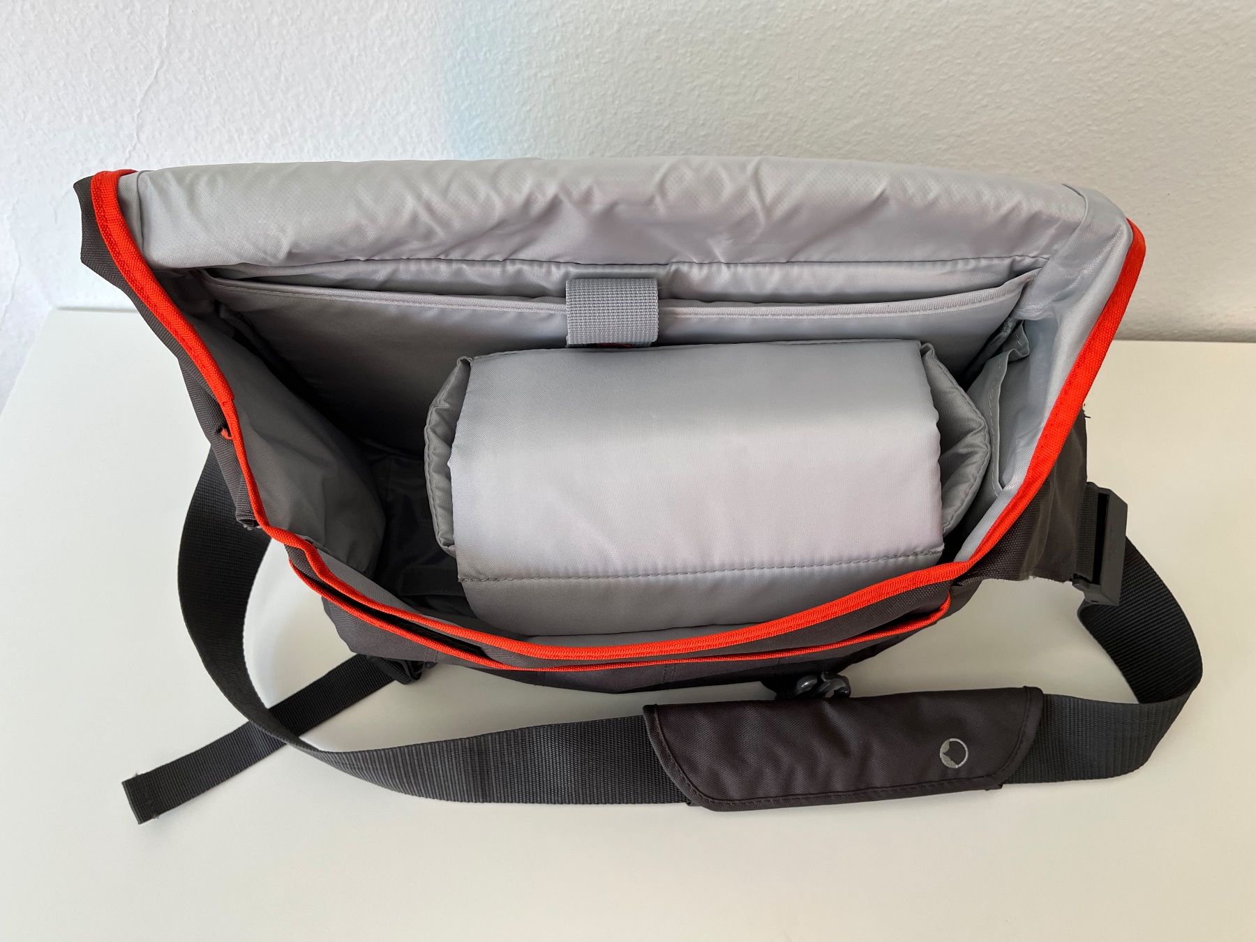 Borse: Kameratasche Lowepro Passport Messenger – Usato da Adliswil venduto da svdlinden 1