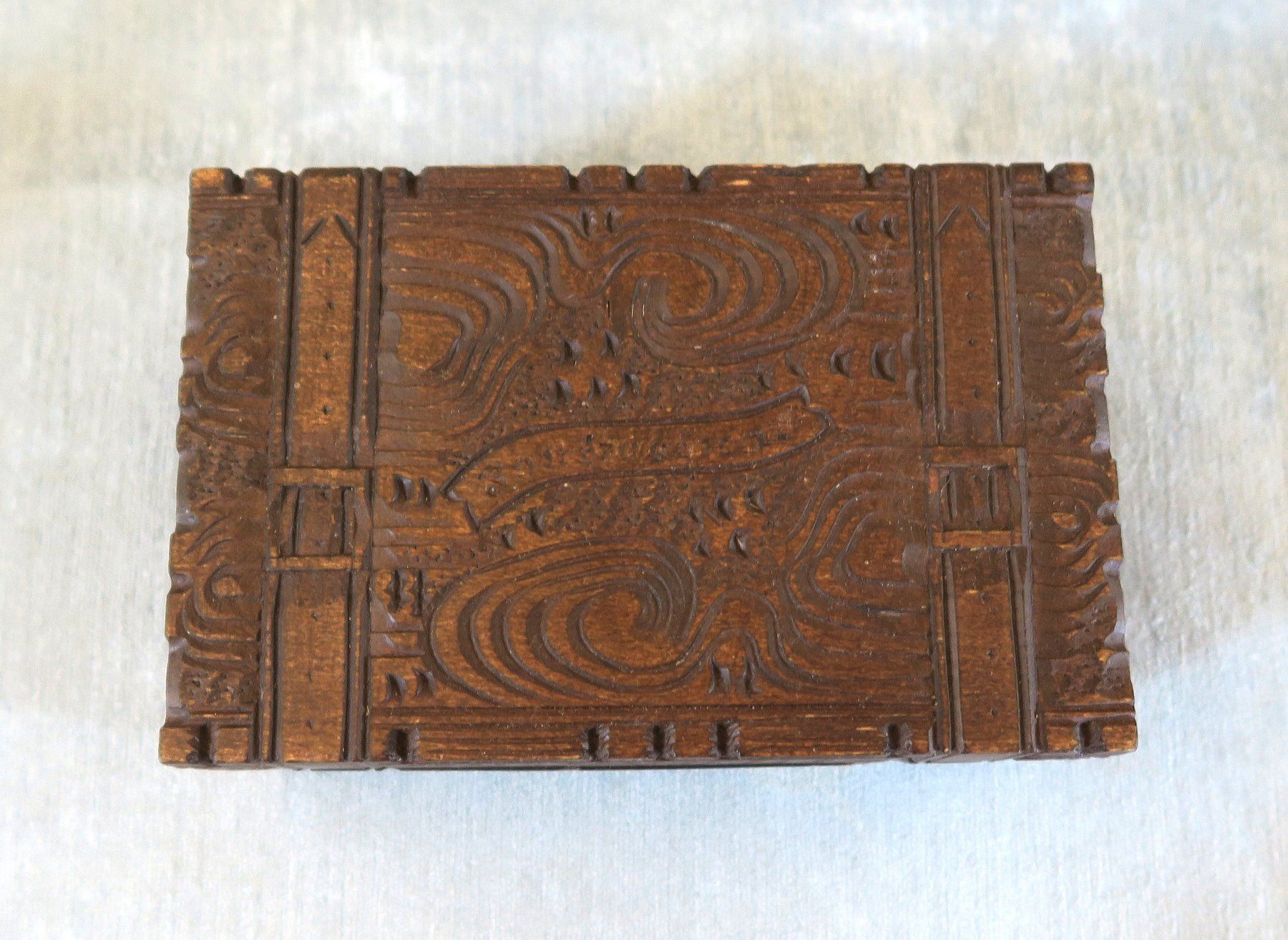 Coffrets à bijoux: Holz Schatulle mit Schnitzerei – D'occasion à Brittnau par marlenestone 1