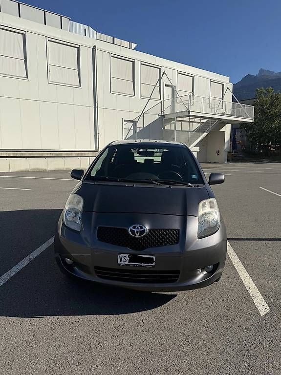 Automobili: Toyota Yaris 1.3 Chic – Usato da Monthey venduto da Quintela77