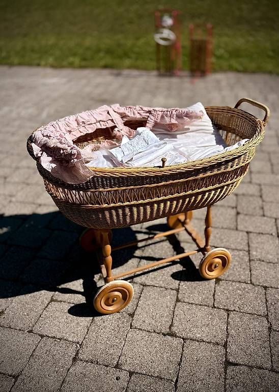 Wiegen & Stubenwagen: antiker Stubenwagen – Gebraucht aus Schwende von debisch