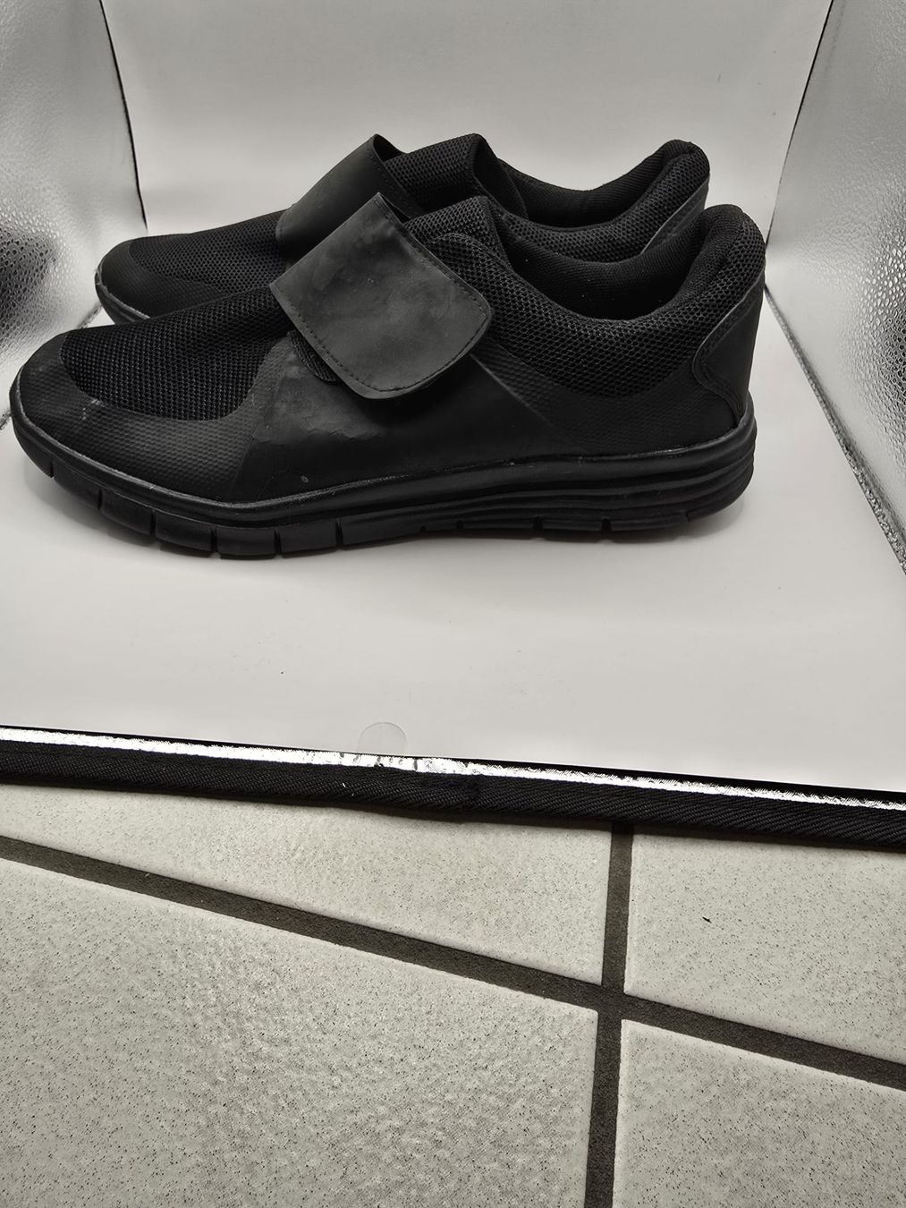 Scarpe da uomo: Baskets noires à scratch taille 45 – Nuovo (secondo la descrizione) da Neuchâtel venduto da mel_6m7r 2
