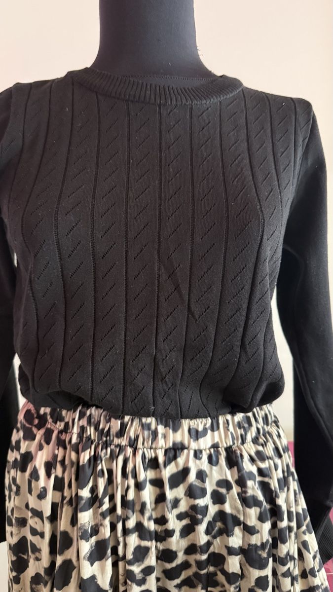 Lotti di vestiti: Rock mit Leopardenmuster&schwarzer Pulli gr M – Usato da Haslen GL venduto da rana04 1