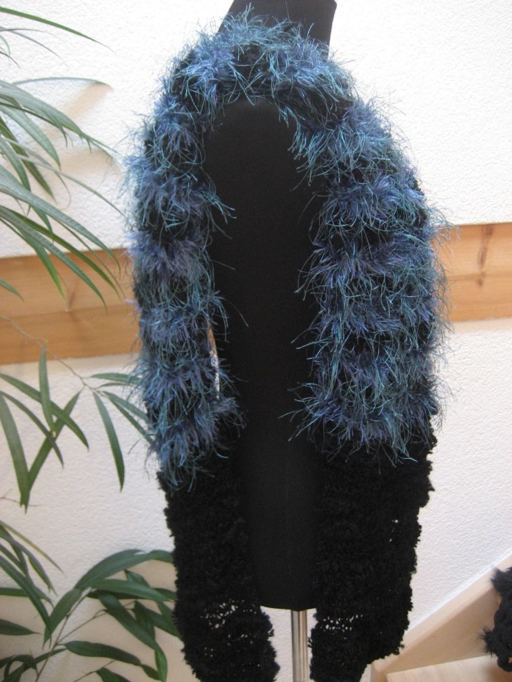 Foulard & Sciarpe: Echarpe tricotée à la main, neuve – Nuovo e nell'imballaggio originale da Delémont venduto da marryb 2