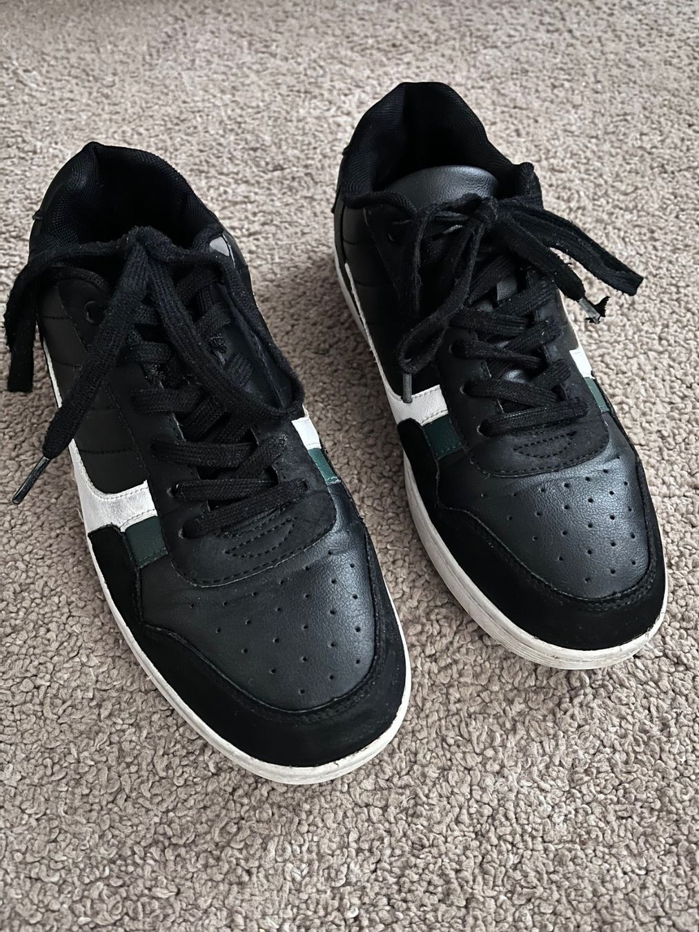 Scarpe da uomo: Schwarze Sneakers Grösse 41 – Usato da Laufen venduto da eichhorn15 1